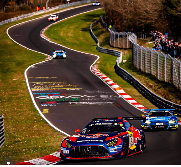 Verstappen wint vieruursrace Nürburgring